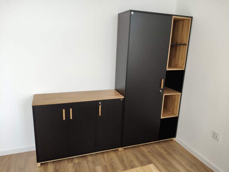 Büroschrank mit Schloss
