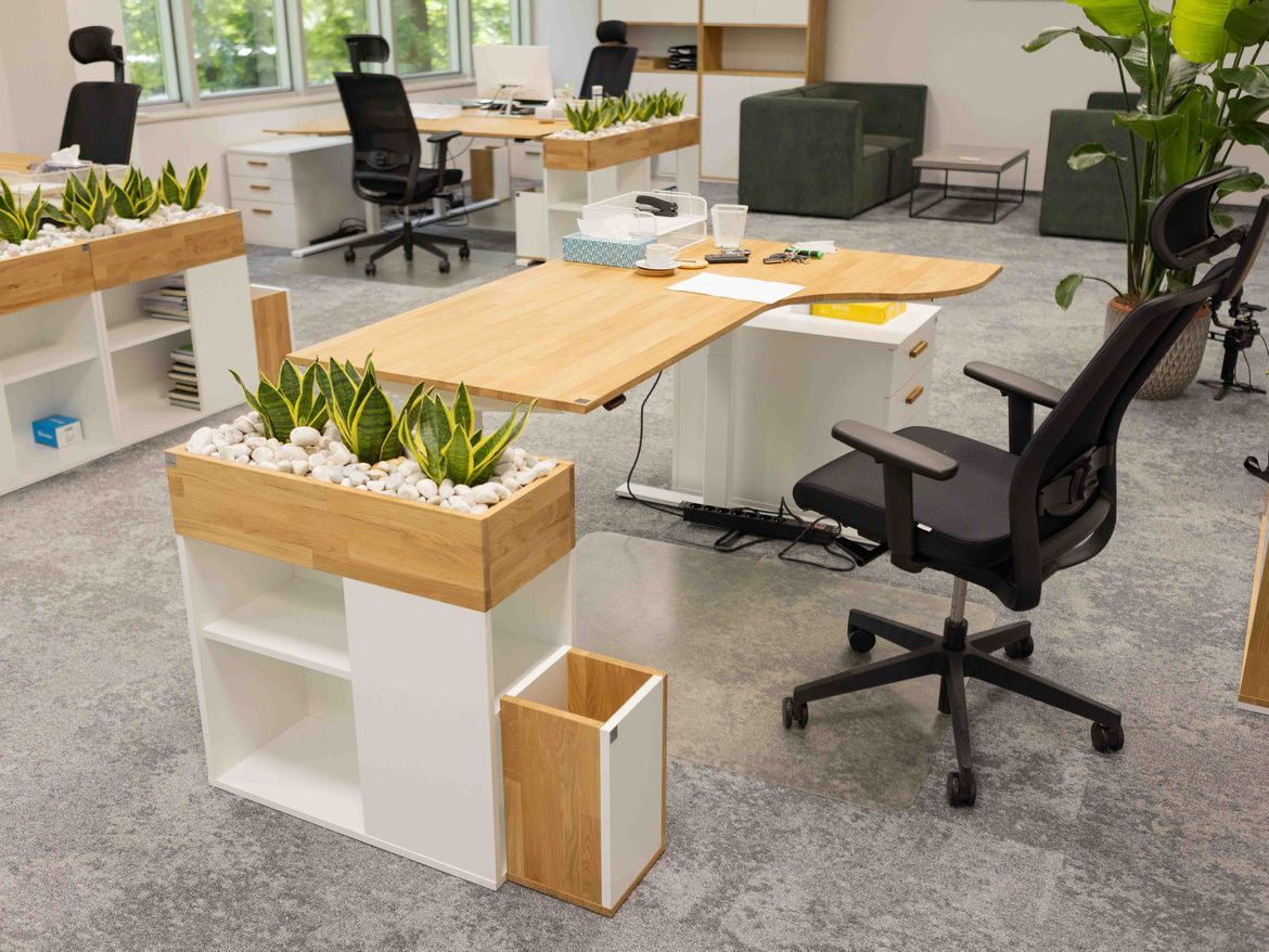 praktyczne biurko do pracy biurowej