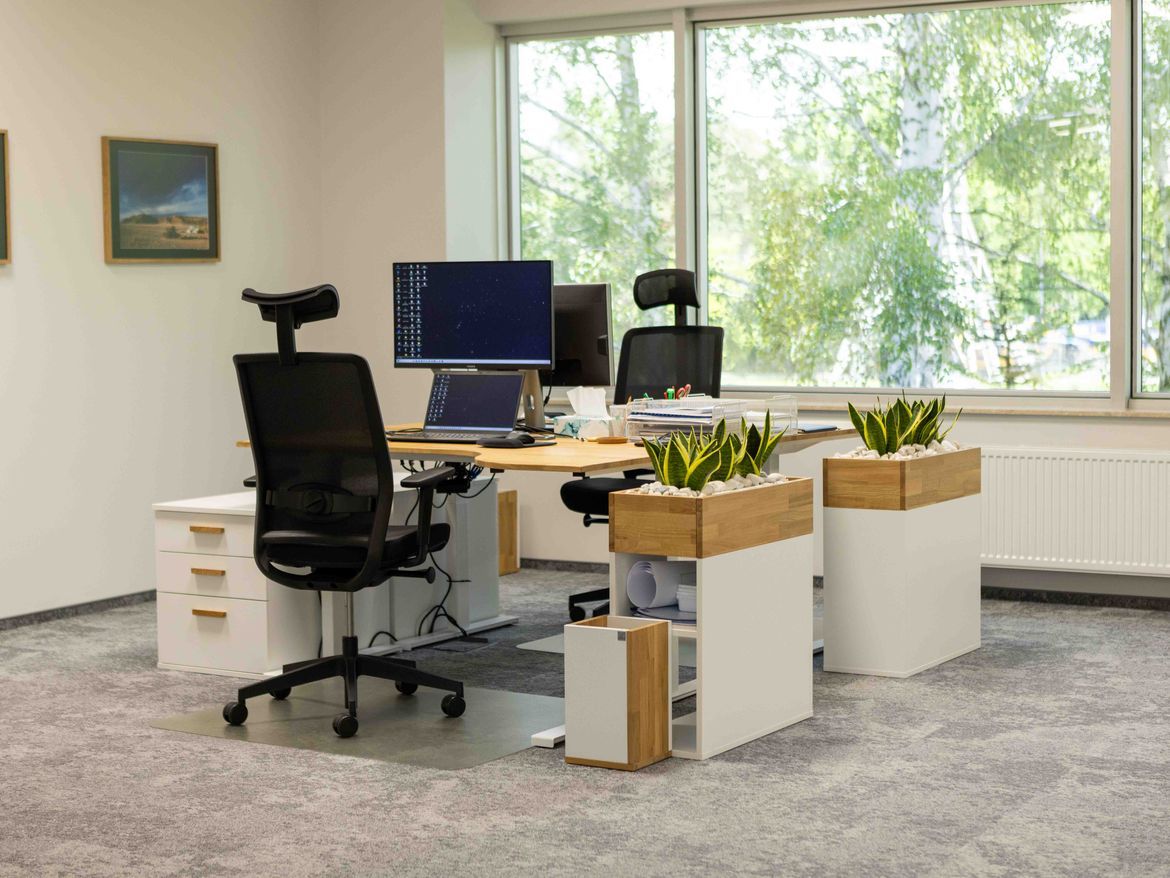 ergonomiczne miejsce do pracy biurowej