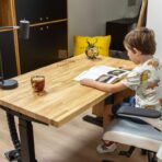 Ergonomischer Schreibtisch für ein Kind