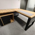 Eckschreibtisch für das Heimbüro