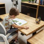 Verstellbarer Schreibtisch für Kinder