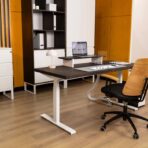 elektrisch verstellbarer Schreibtisch