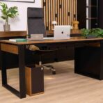 Schreibtisch in eleganter Ausführung