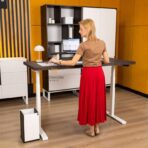 Schreibtisch mit automatischer Höhenverstellung