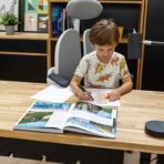 Höhenverstellbarer Schreibtisch für Grundschüler