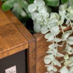 Holzschreibtisch im Industriestil