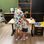 moderner Kinderschreibtisch