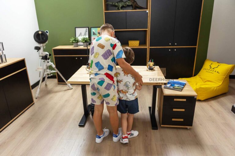 moderner Kinderschreibtisch