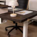 Verstellbarer Steh-Sitz-Schreibtisch