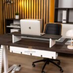 Verstellbarer Schreibtisch mit Eichenplatte