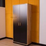 Kleiderschrank-mit-Türen