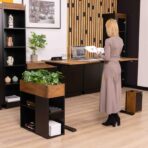 Verstellbarer Schreibtisch für kreatives Arbeiten