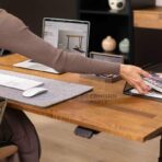 verstellbarer Computertisch