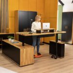 Elektrischer Schreibtisch aus Massivholz