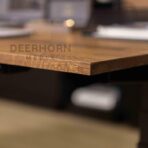 Verstellbarer Schreibtisch mit Holzplatte