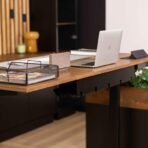 motorisierter Schreibtisch