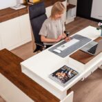 Schreibtisch mit Aktenschrank