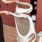 ergonomiczny fotel obrotowy dla pracownika biurowego