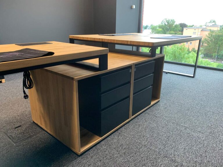 Moderne Büromöbel für RCS Engineering