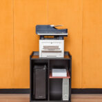 mobilna szafka pod urządzenia biurowe