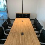 moderner Konferenzraumtisch