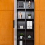 regał do biura elegancki z drzwiami