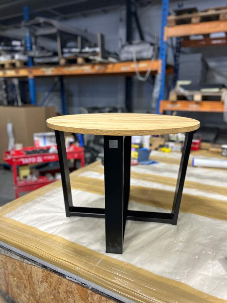 Couchtisch mit Holz