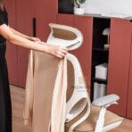 wygodny fotel biurowy z wieszakiem