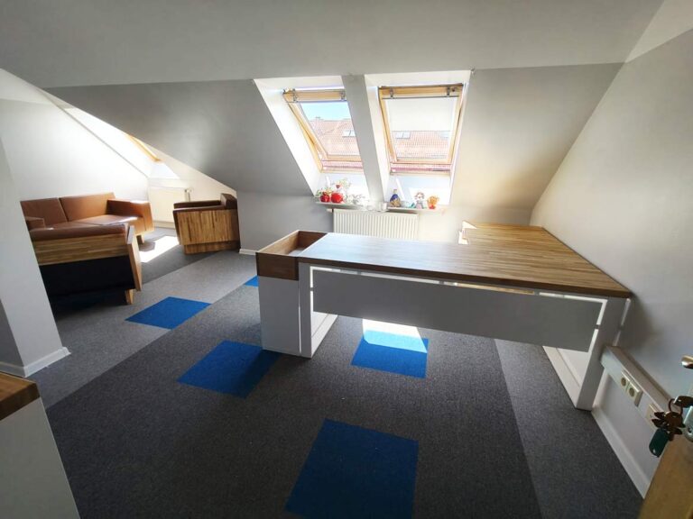 Möbel für das Büro des Schulleiters in Kattowitz