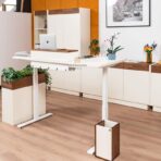 Schreibtisch im Großraumbüro