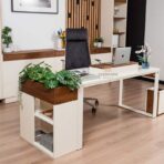 Schreibtisch für kleines Büro