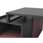 Schreibtisch auf Metallgestell