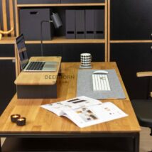 Moderner Arbeitstisch schwarz aus Holz