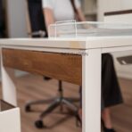 Schreibtisch mit kompaktem Design