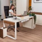 leichter Schreibtisch