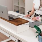 Schreibtisch mit Dokumentenfach