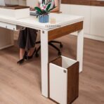 Schreibtisch mit Platz für einen Computer