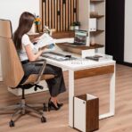 Schreibtisch mit Dokumentenablage