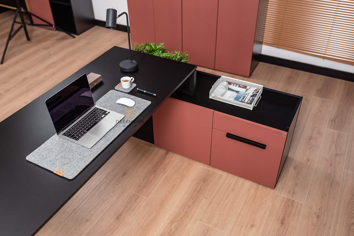 biurko z półkami i szafkami do pracy zdalnej w domu biurko z półkami i szafkami do pracy zdalnej w domu