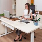 höhenverstellbarer Schreibtisch