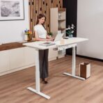 Höhenverstellbarer elektrischer Schreibtisch