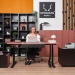 meble do biura z akcentem czerni