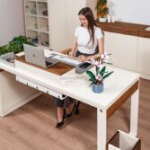 Minimalistischer Arbeitstisch