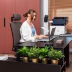 praktyczne biurko narożne z dodatkowymi szufladami