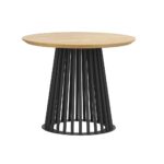 Runder Tisch mit durchbrochenem Metallgestell und Holzplatte