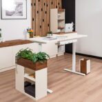 Bequemer Schreibtisch für die Büroarbeit