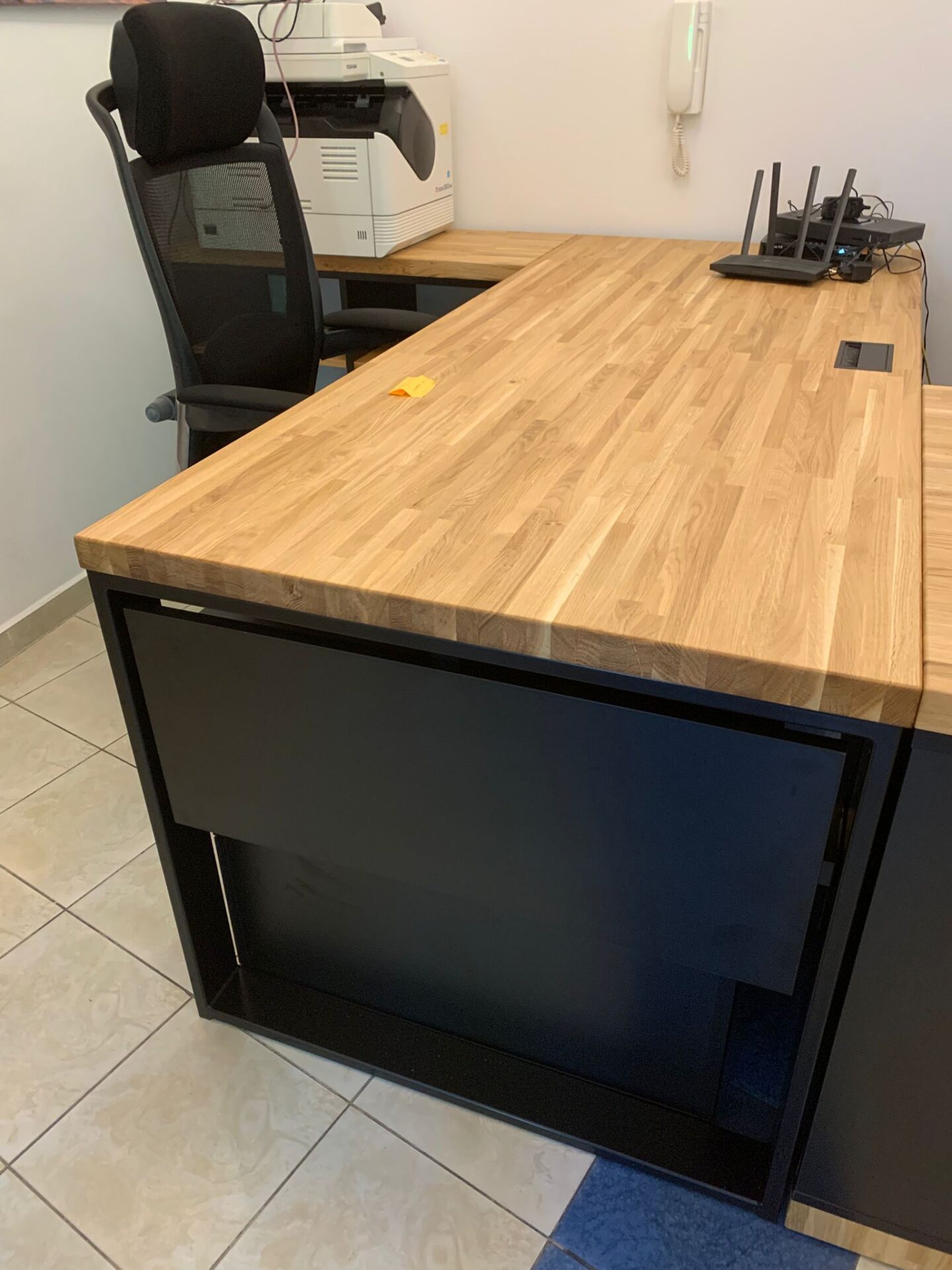 Biurka na wymiar z dostawą do Warszawy