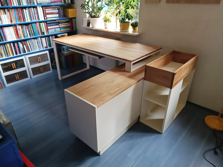 Schreibtisch im Heimbüro in Lublin