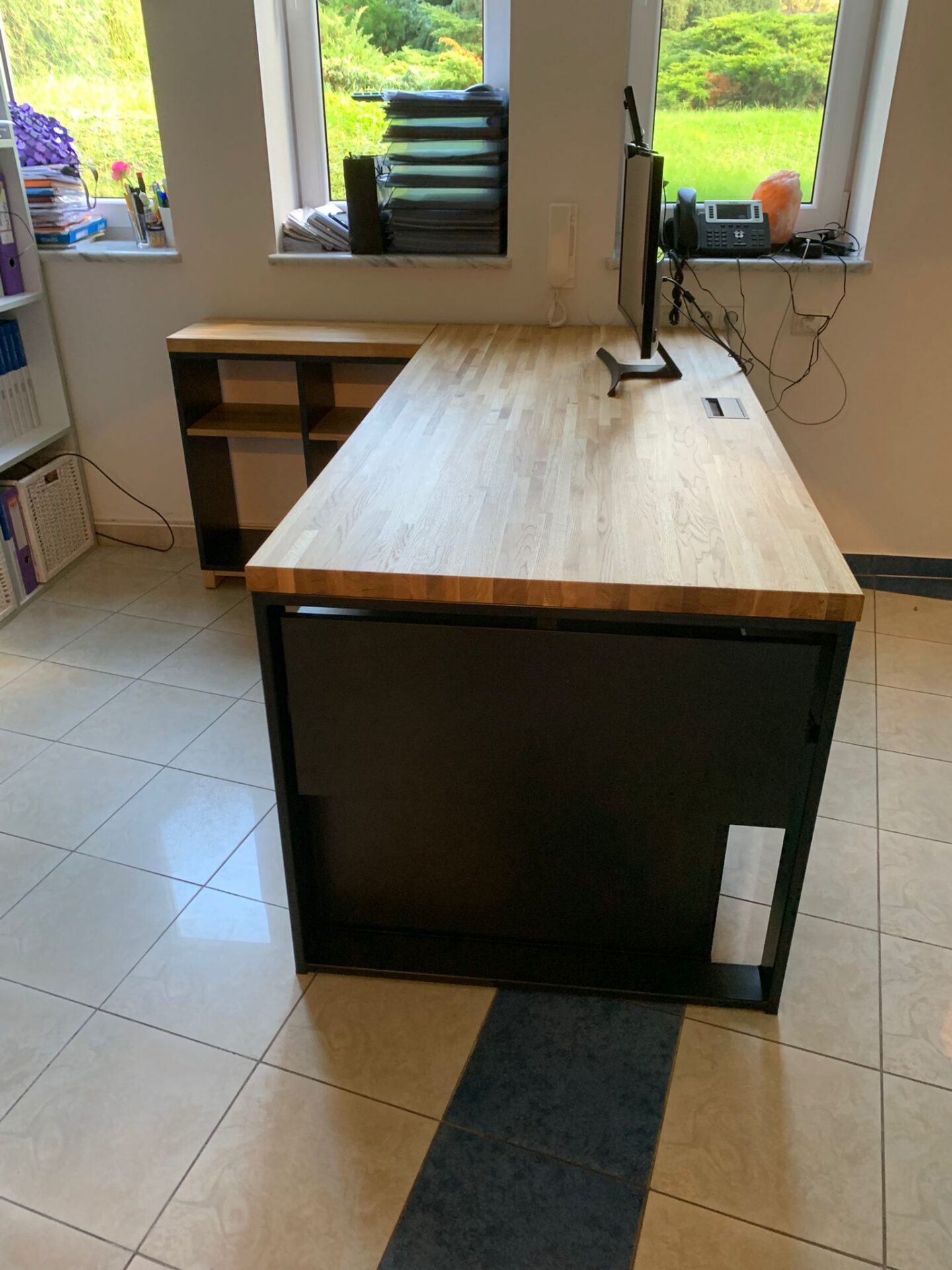 Biurko narożna dla Sanui z Warszawy